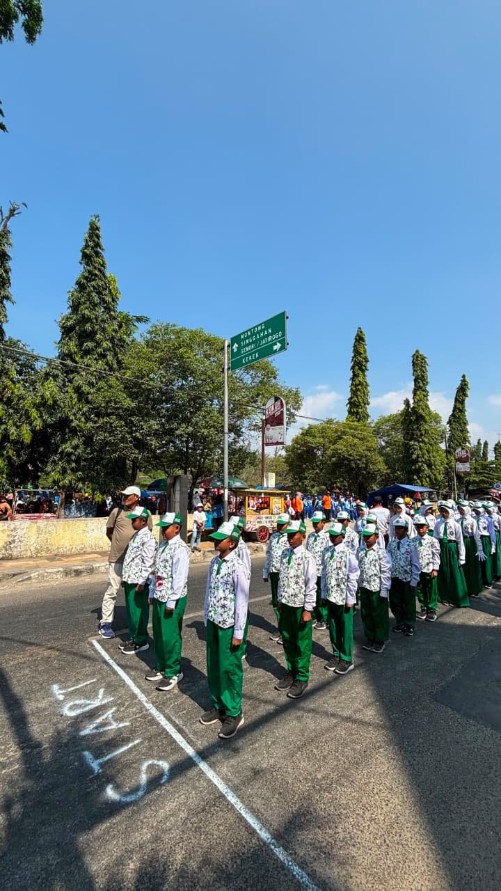 Kegiatan Lomba Gerak Jalan Tingkat SD/MI yang di ikuti oleh anak-anak MI Miftahul Huda Tegalrejo di  Kecamatan Merakurak Tanggal 22 Agustus 2026